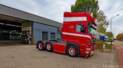 20251019-Tom-Holding-00235